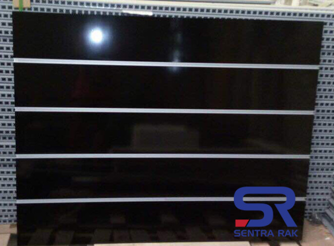Slatwall finishing duco label