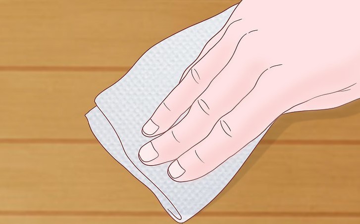 Membersihkan rak toko kayu