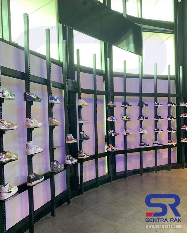 rak toko sepatu