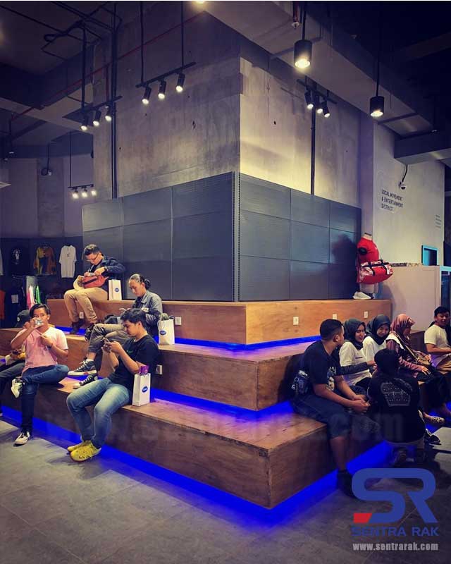 Industrial Design Interior untuk Minimarket 4