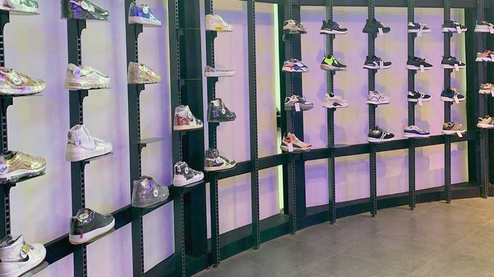 4 Rak Melayang Floating Shelves mampu memperluas ruang toko minimarket demi penuhi protokol covid 19