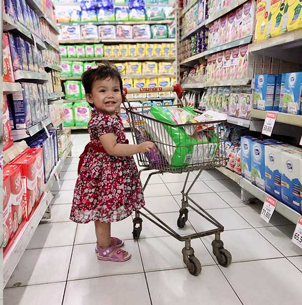 Mengapa Minimarket Memiliki Troli Ukuran Anak Kecil5