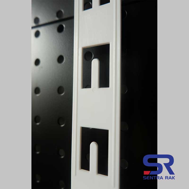 Clip Strip 12 Hole H650 - Image 3