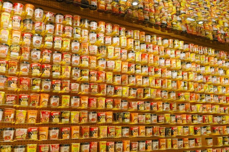Instan noodle wall rack