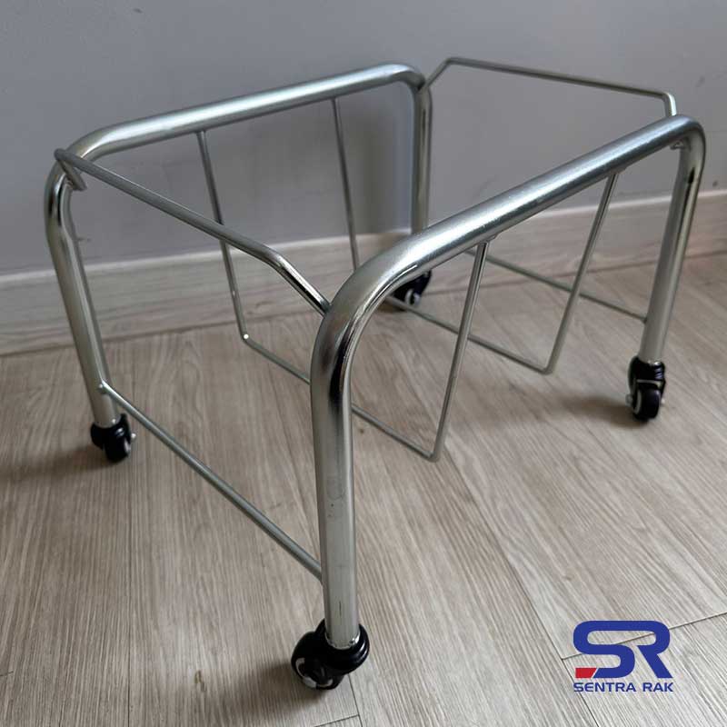 Shoping Basket Display With Wheels - Image 6